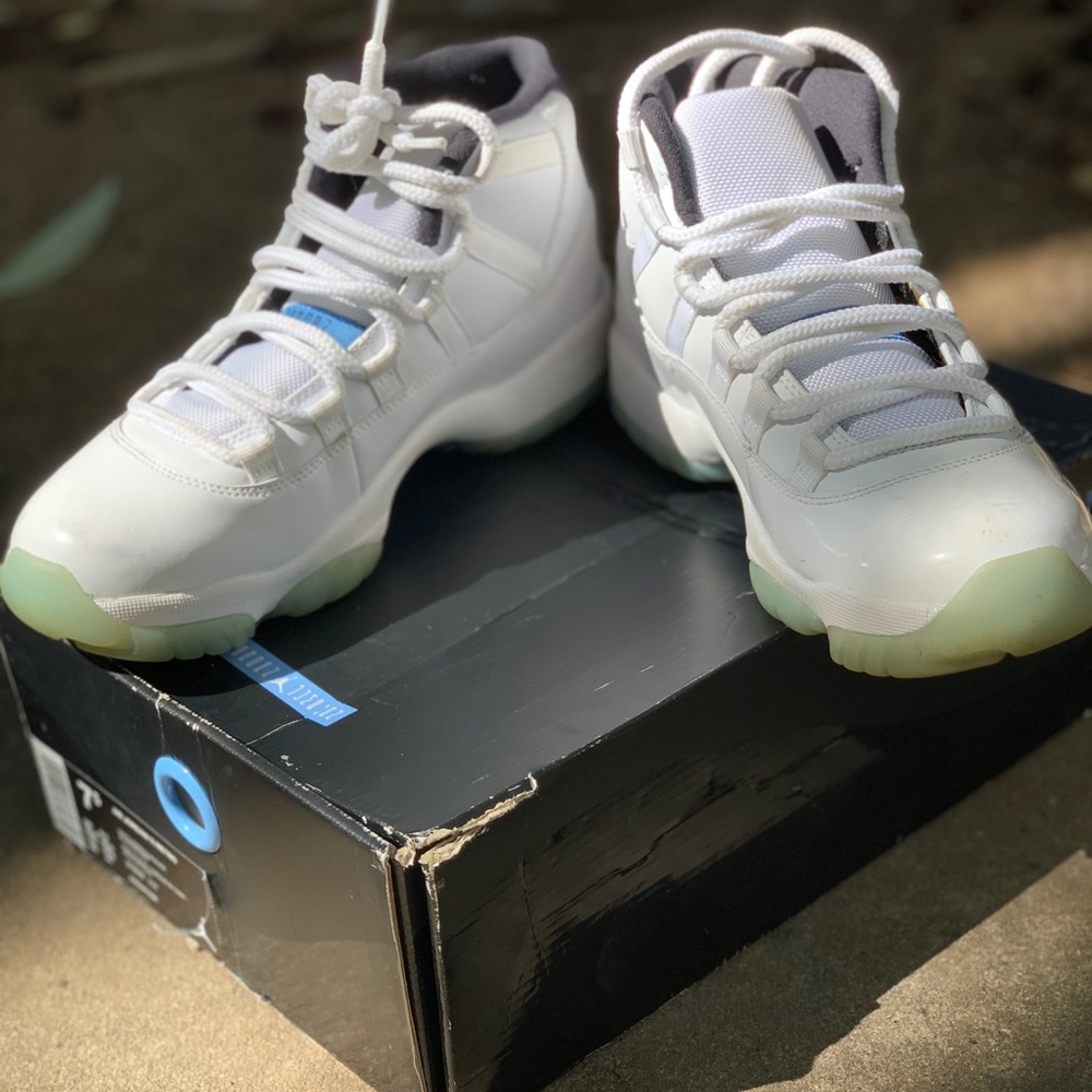 Air Jordan 11’s Legend Blue (size 7.5m)